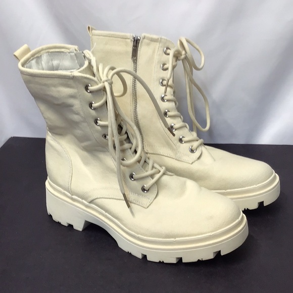 Shoes - Cream canvas My Style Gorpcore boots Comfy booties Easy to style Zip lace sz 9